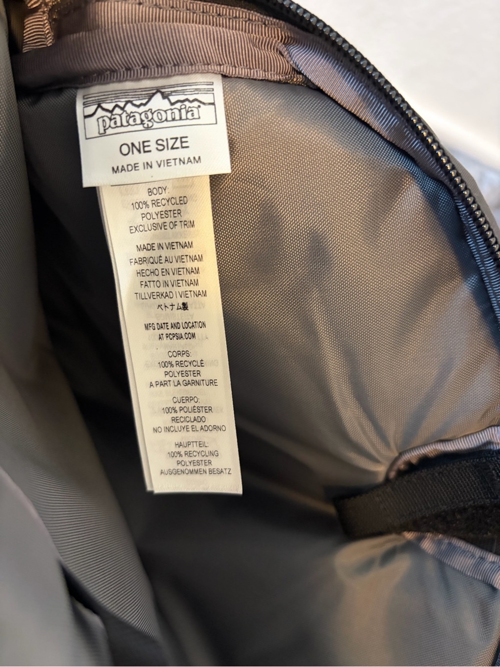 Patagonia Refugio Daypack 26L Black Backpack 2024 Laptop Bag Hiking STY47913 - Picture 8 of 11